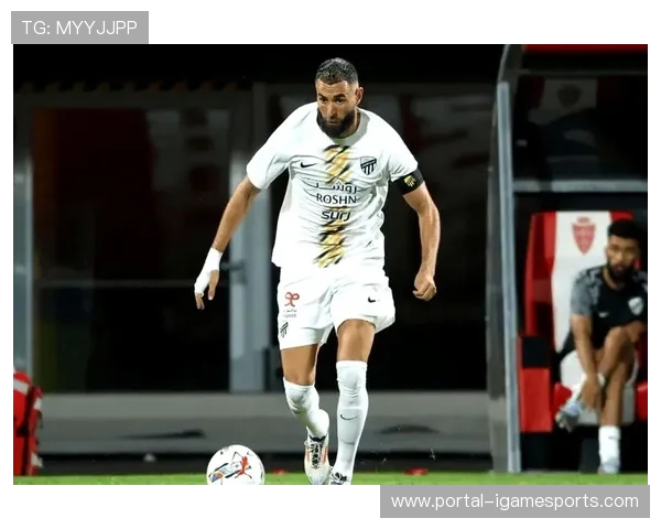 利雅得新月官宣本泽马加盟,签约一年半 利雅得新月官宣本泽马加盟,签约一年半